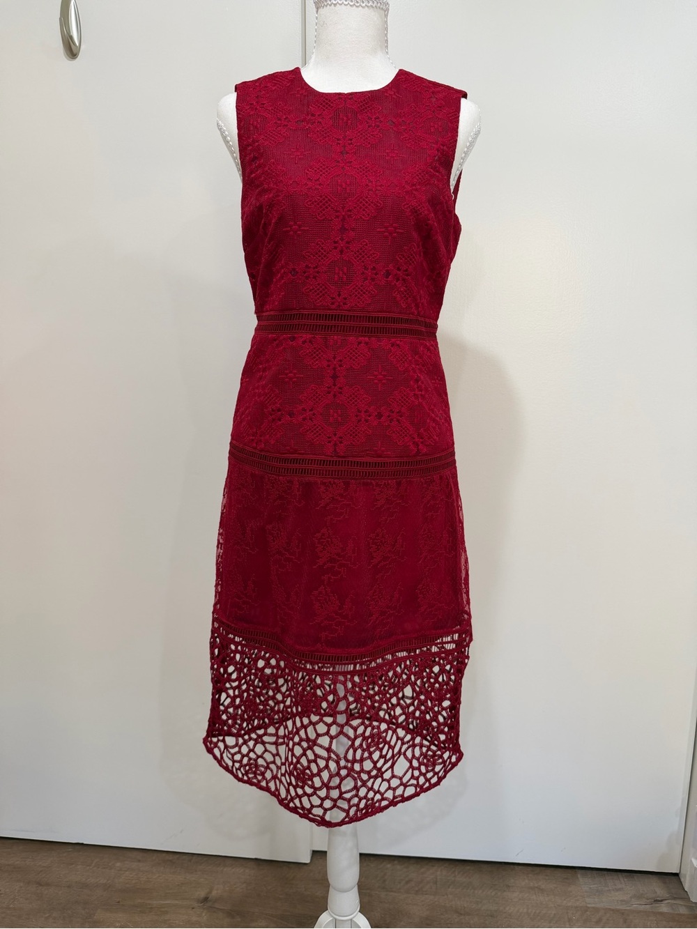 Zara Sleeveless Lace Midi Dress in Deep Red